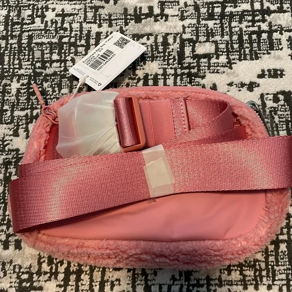 Lululemon Everywhere Belt Bag 1L Fleece - Picture 10 of 12